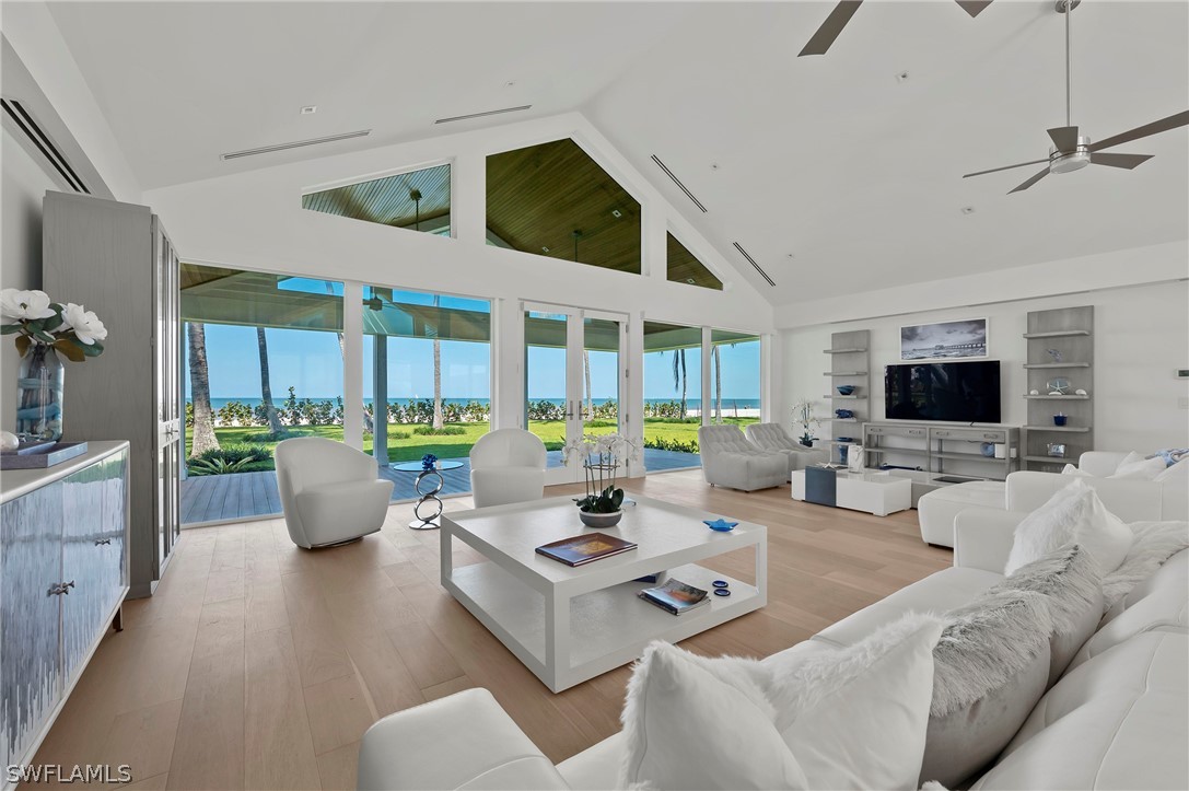 71 18th, Naples, FL 34102
