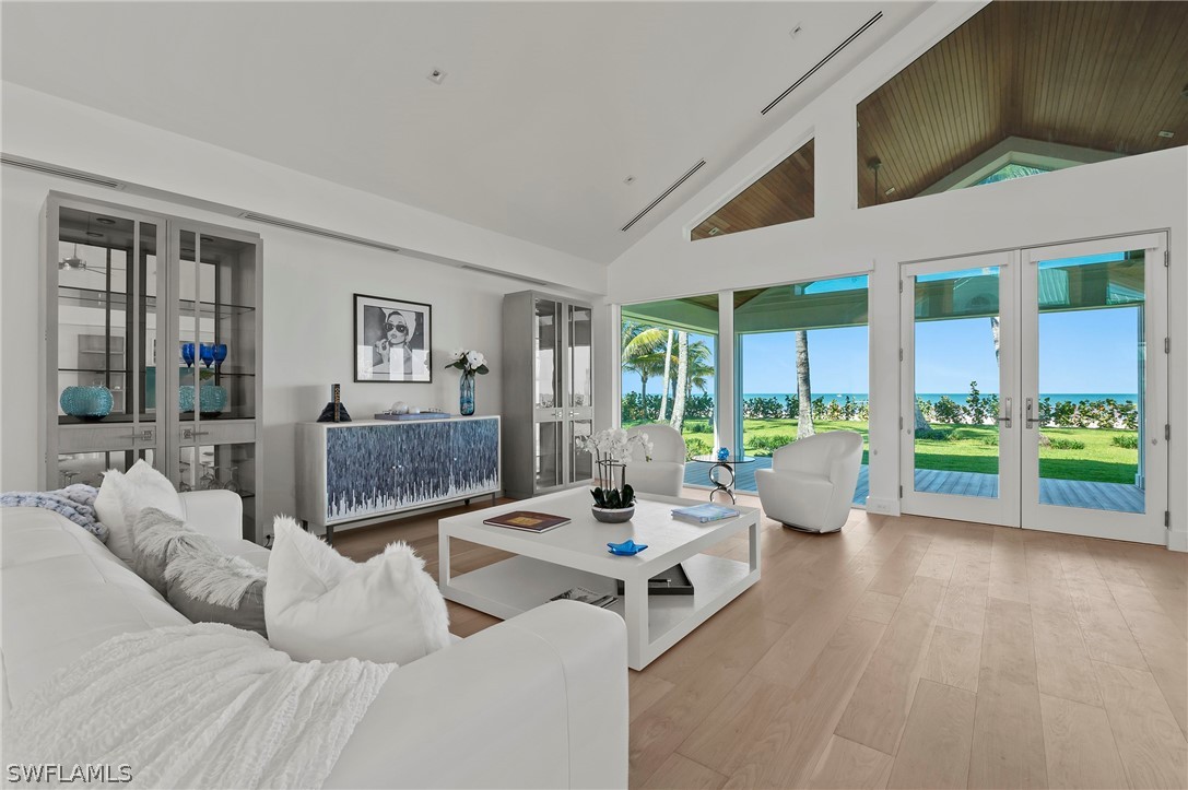 71 18th, Naples, FL 34102