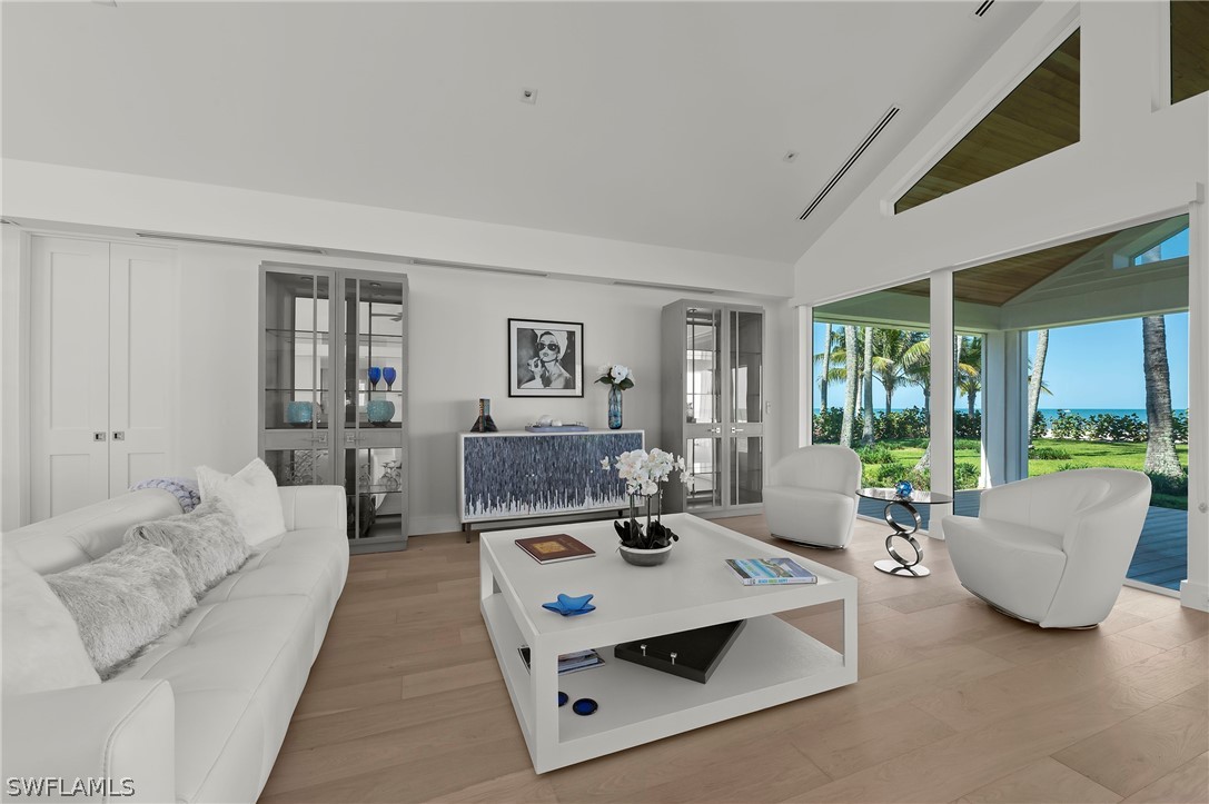 71 18th, Naples, FL 34102
