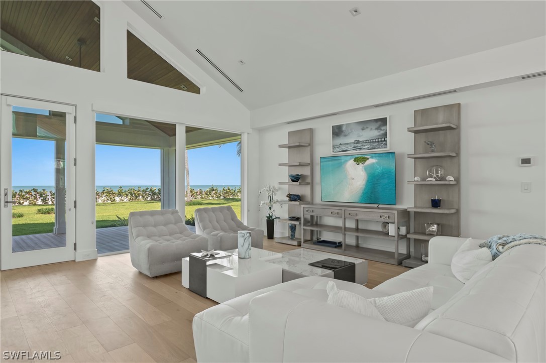 71 18th, Naples, FL 34102
