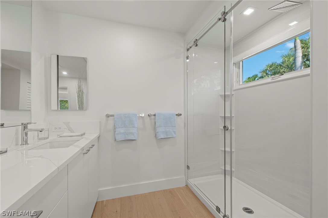 71 18th, Naples, FL 34102