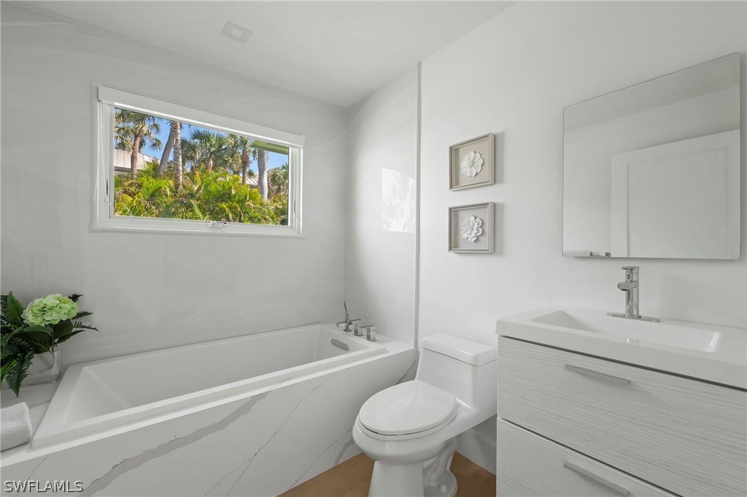 71 18th, Naples, FL 34102