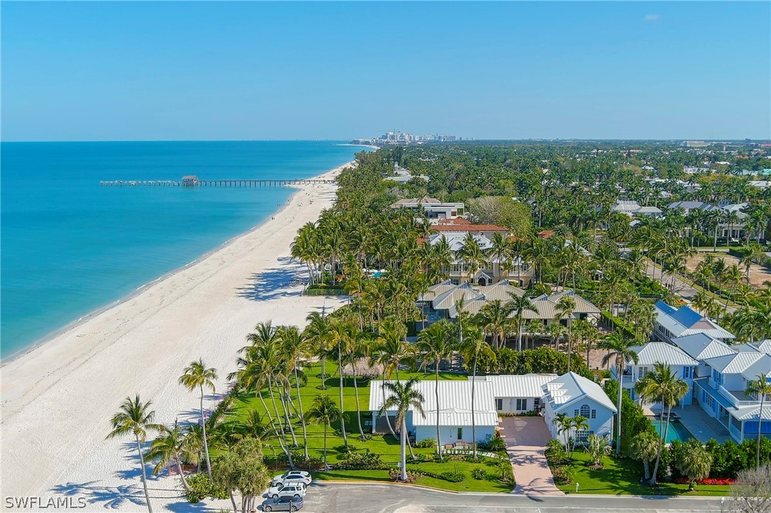 71 18th, Naples, FL 34102