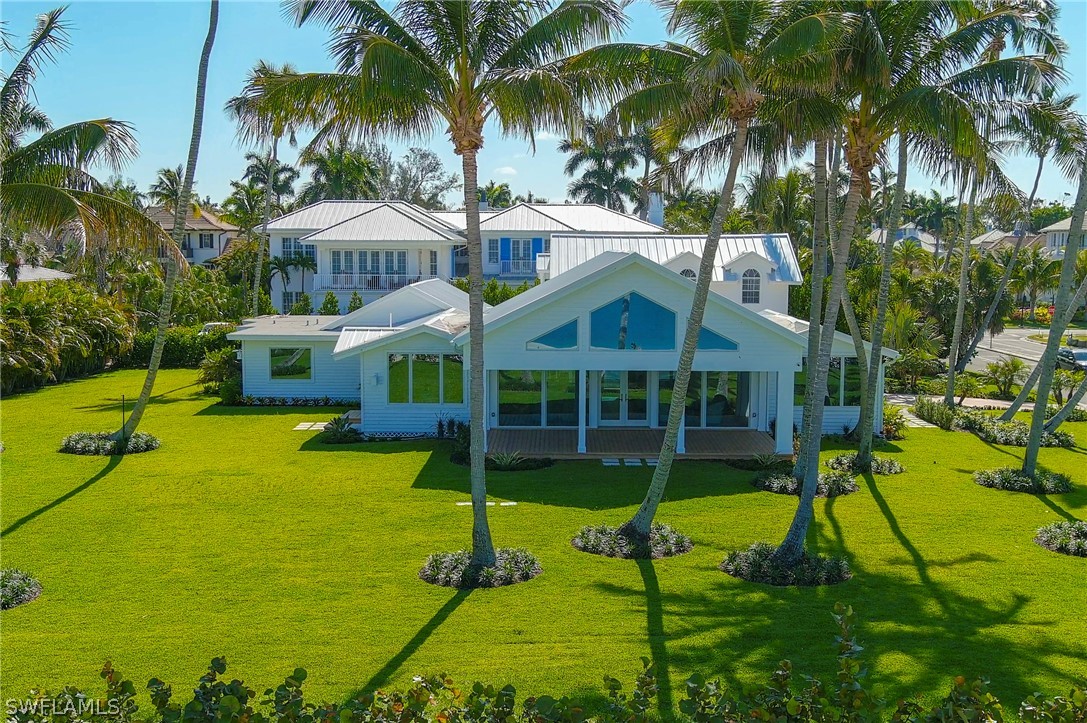 71 18th, Naples, FL 34102