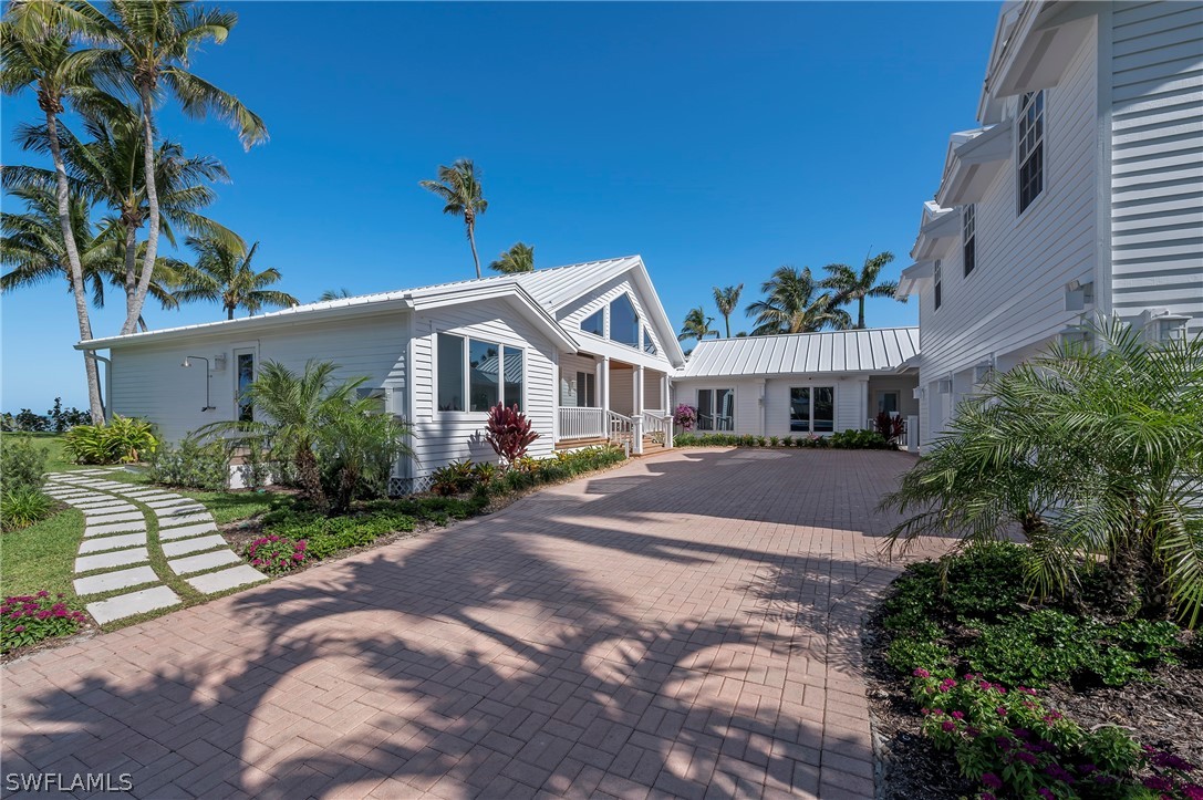 71 18th, Naples, FL 34102