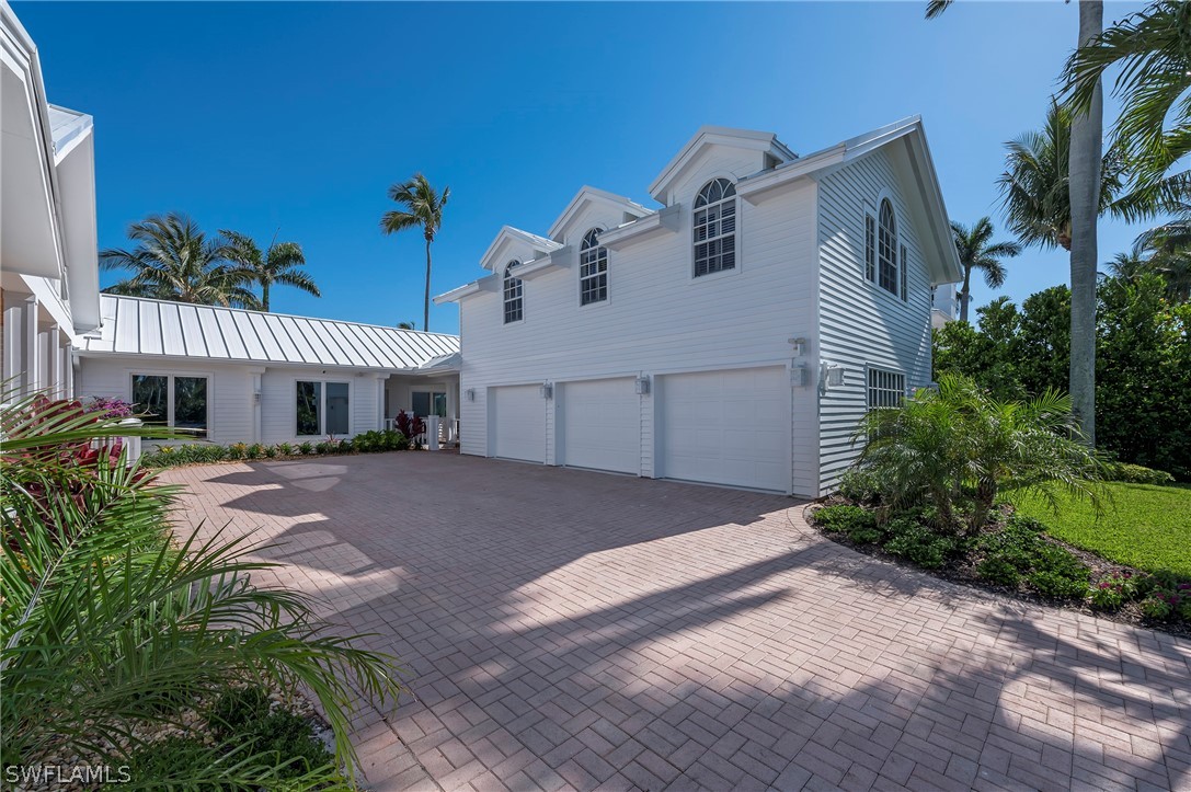 71 18th, Naples, FL 34102