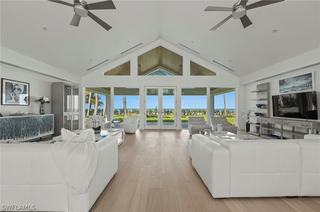 71 18th, Naples, FL 34102