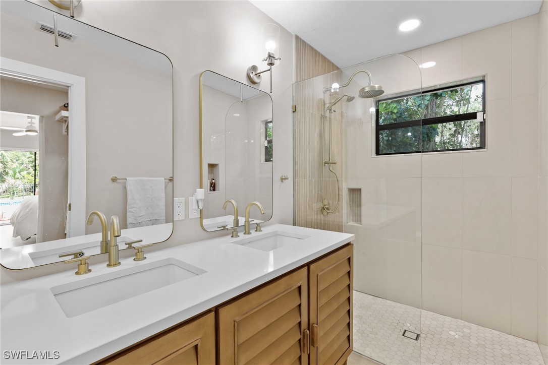 3221 68th, Naples, FL 34105