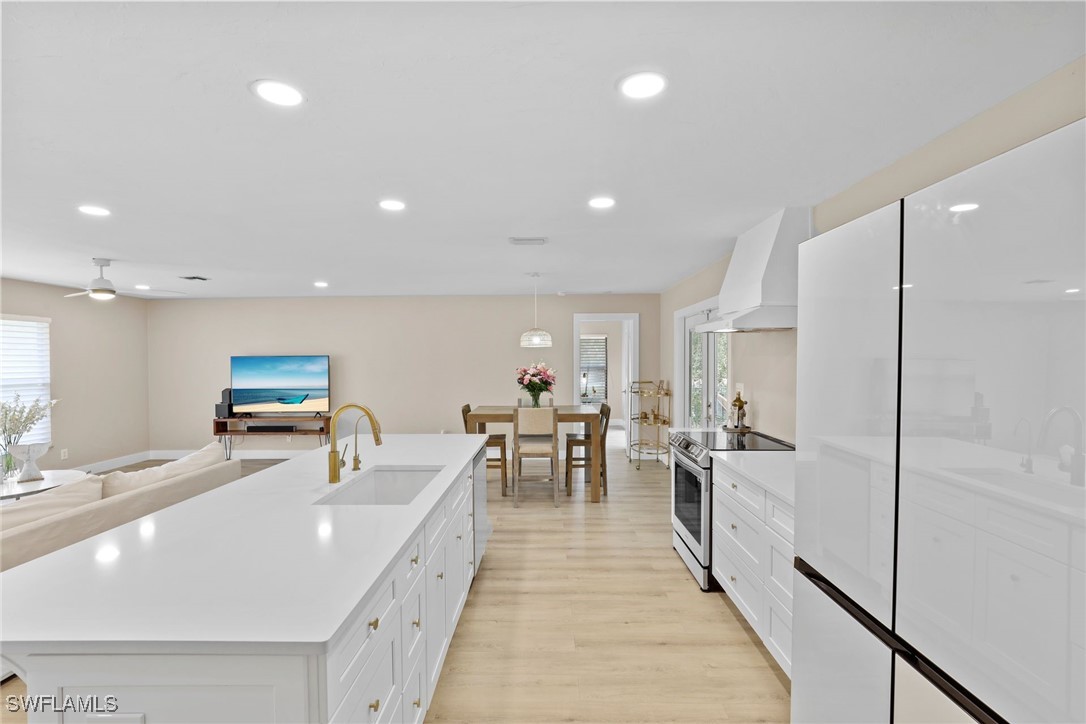 3221 68th, Naples, FL 34105