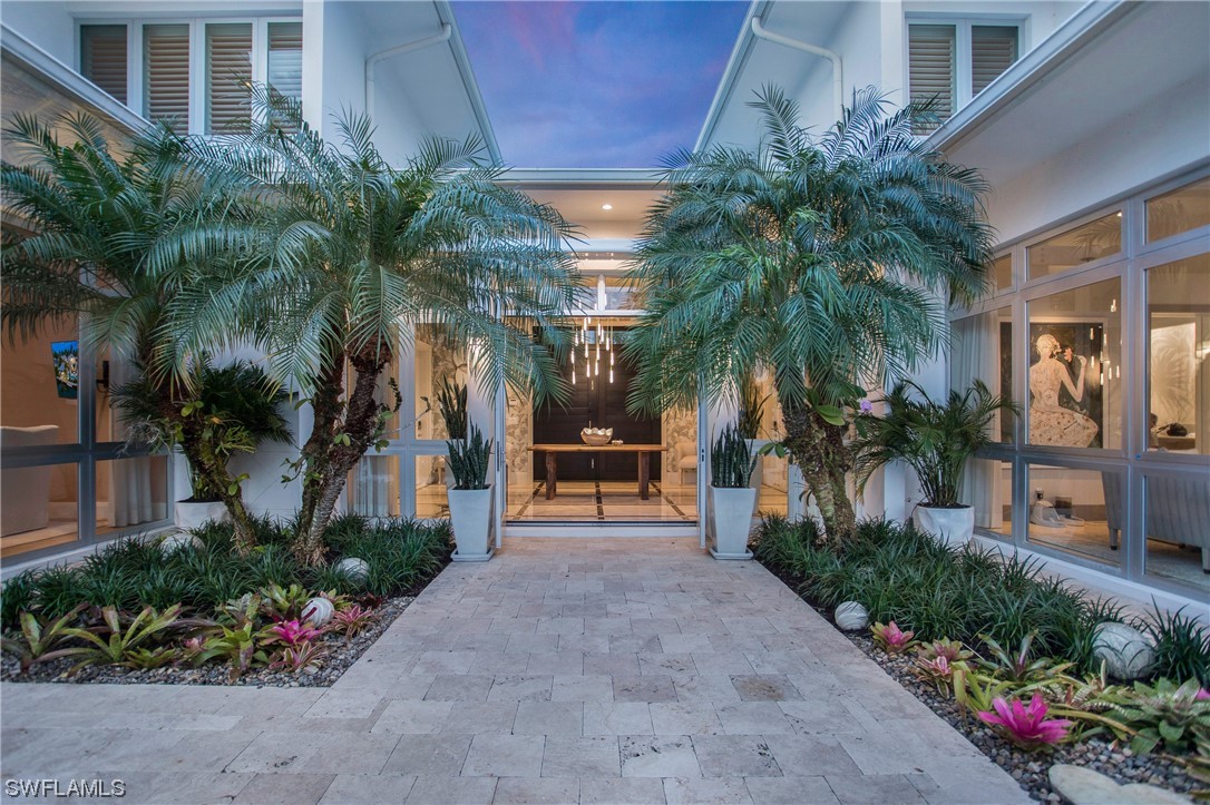 2290 Tarpon, Naples, FL 34102
