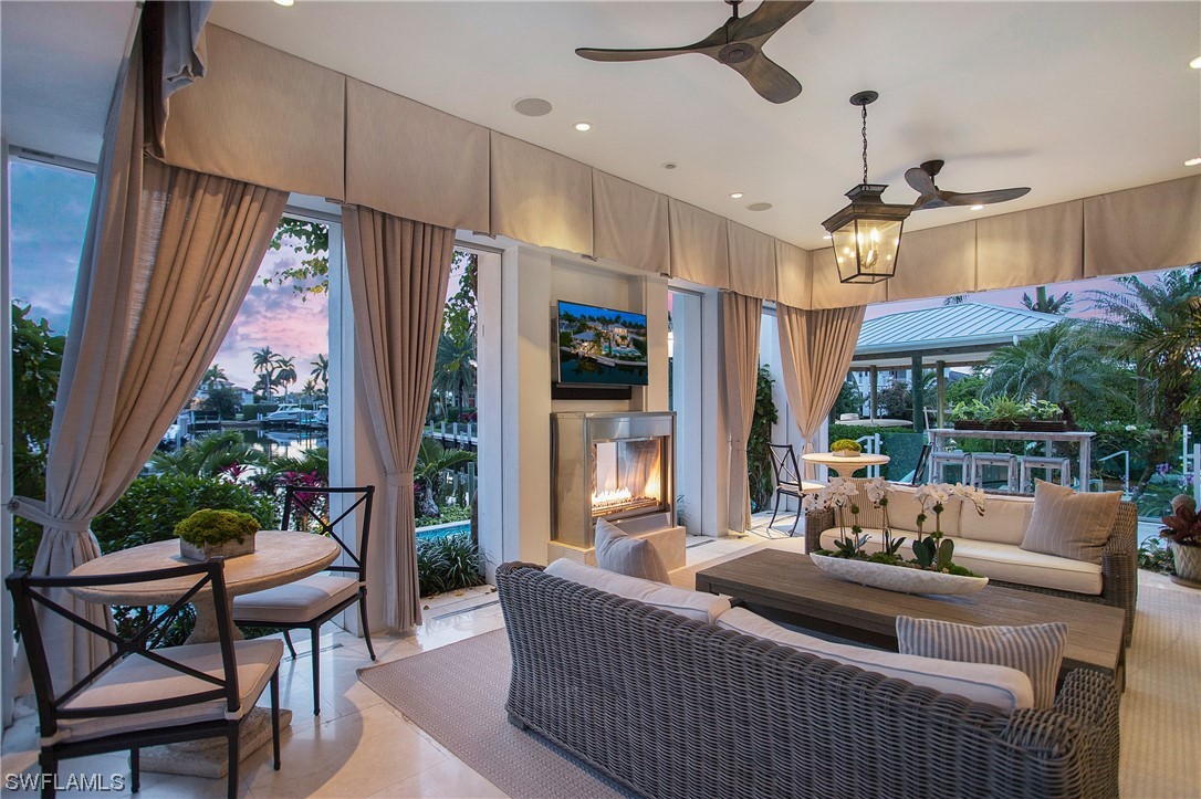 2290 Tarpon, Naples, FL 34102