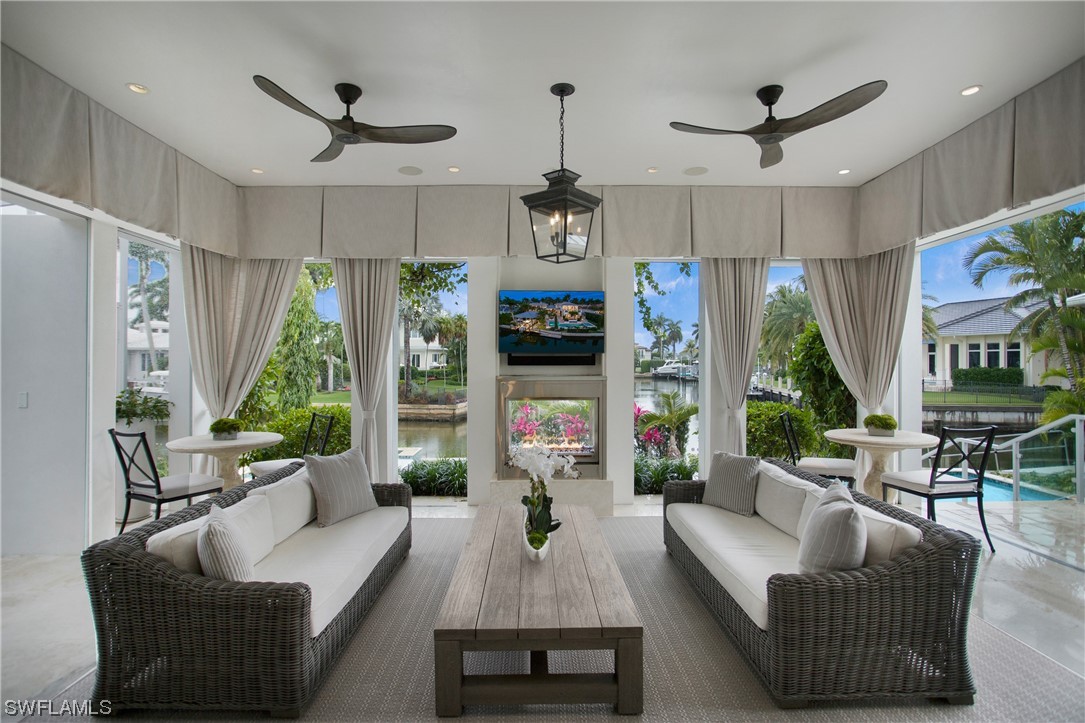 2290 Tarpon, Naples, FL 34102