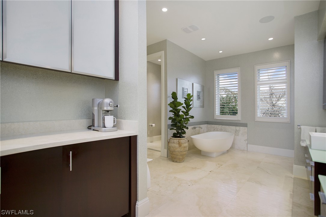2290 Tarpon, Naples, FL 34102