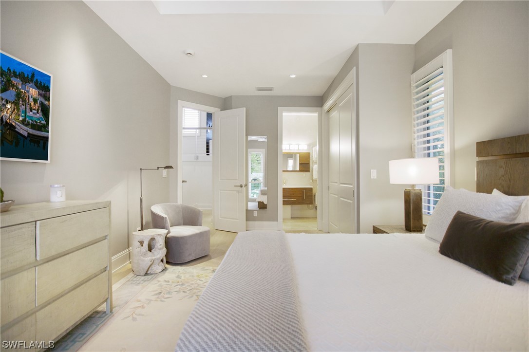2290 Tarpon, Naples, FL 34102