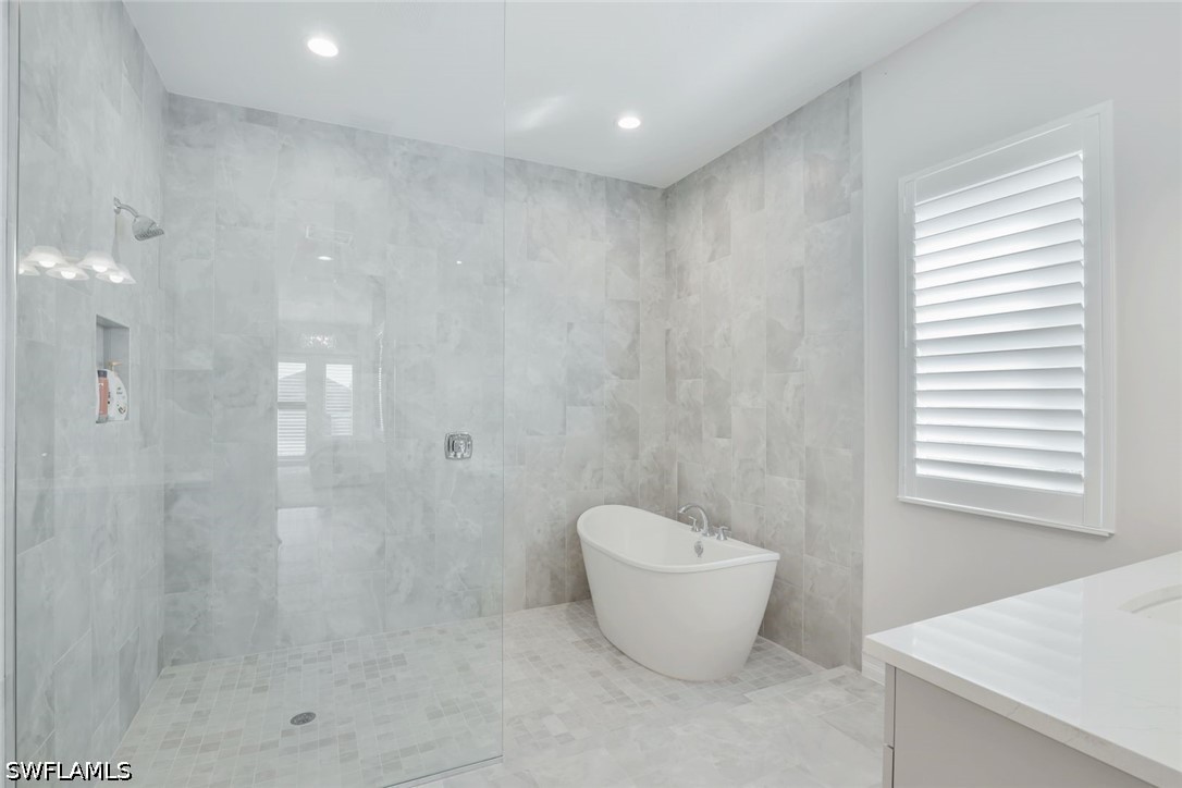14327 Laguna Springs, Naples, FL 34114