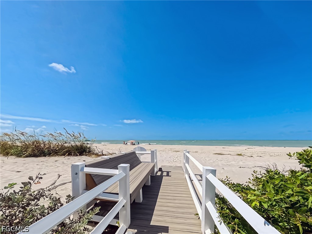 2959 Gulf Unit 204, Sanibel, FL 33957