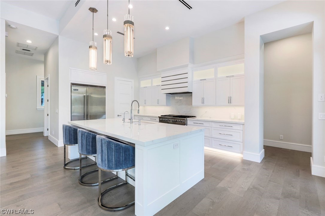 569 Neapolitan, Naples, FL 34103