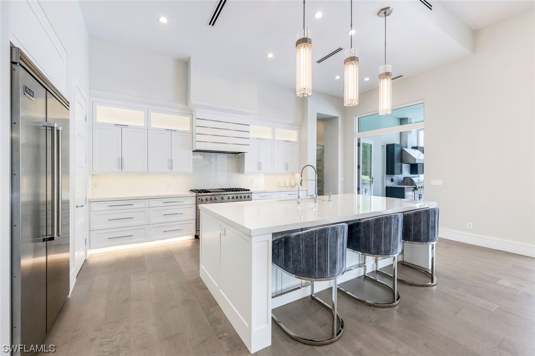 569 Neapolitan, Naples, FL 34103