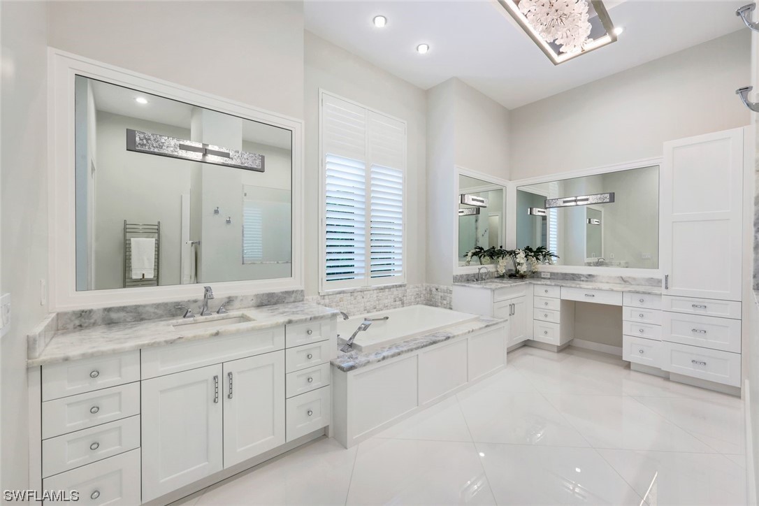 569 Neapolitan, Naples, FL 34103