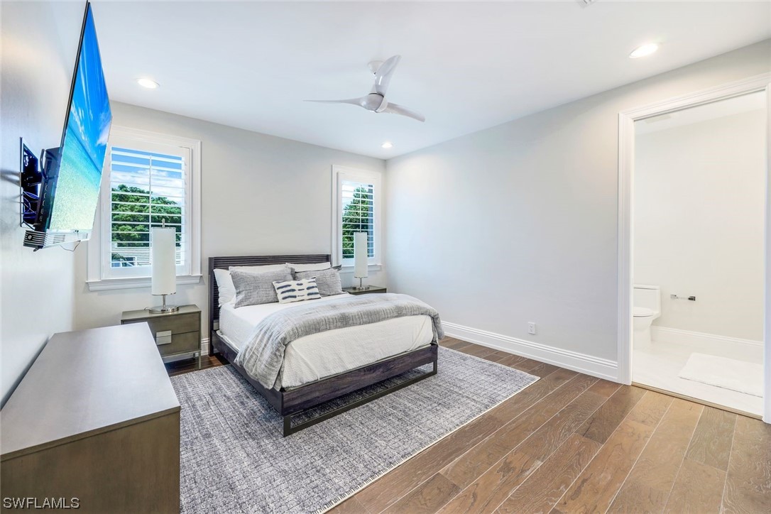 569 Neapolitan, Naples, FL 34103