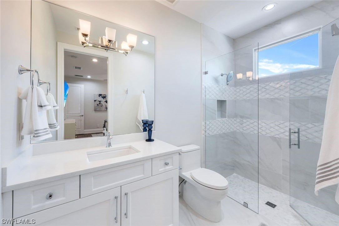 569 Neapolitan, Naples, FL 34103