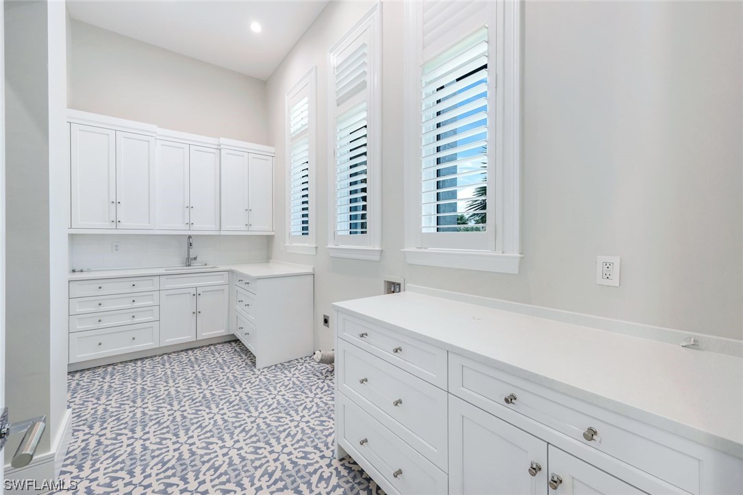 569 Neapolitan, Naples, FL 34103