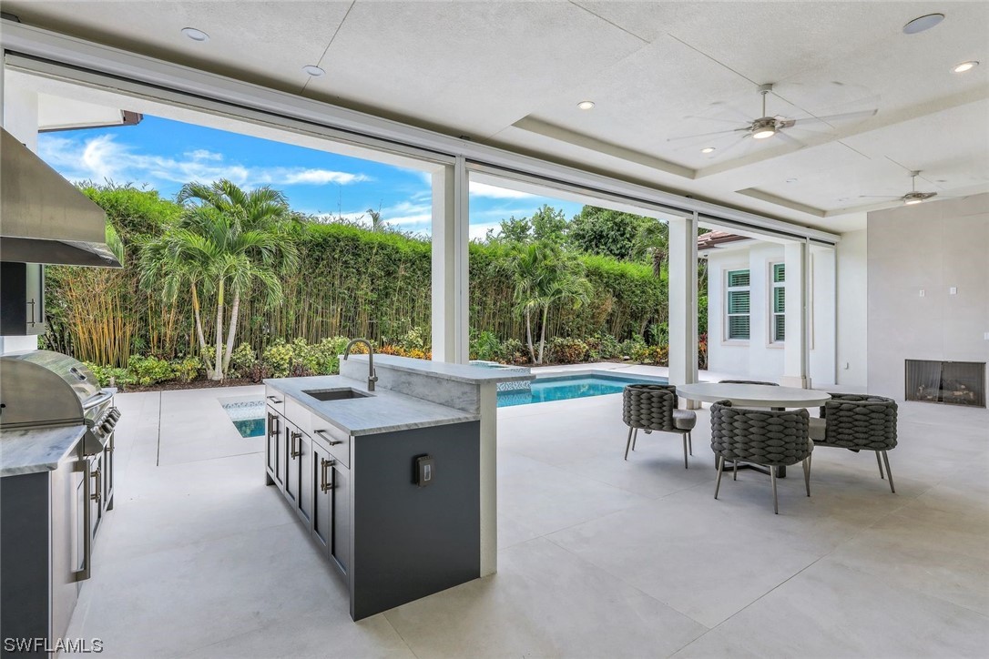 569 Neapolitan, Naples, FL 34103
