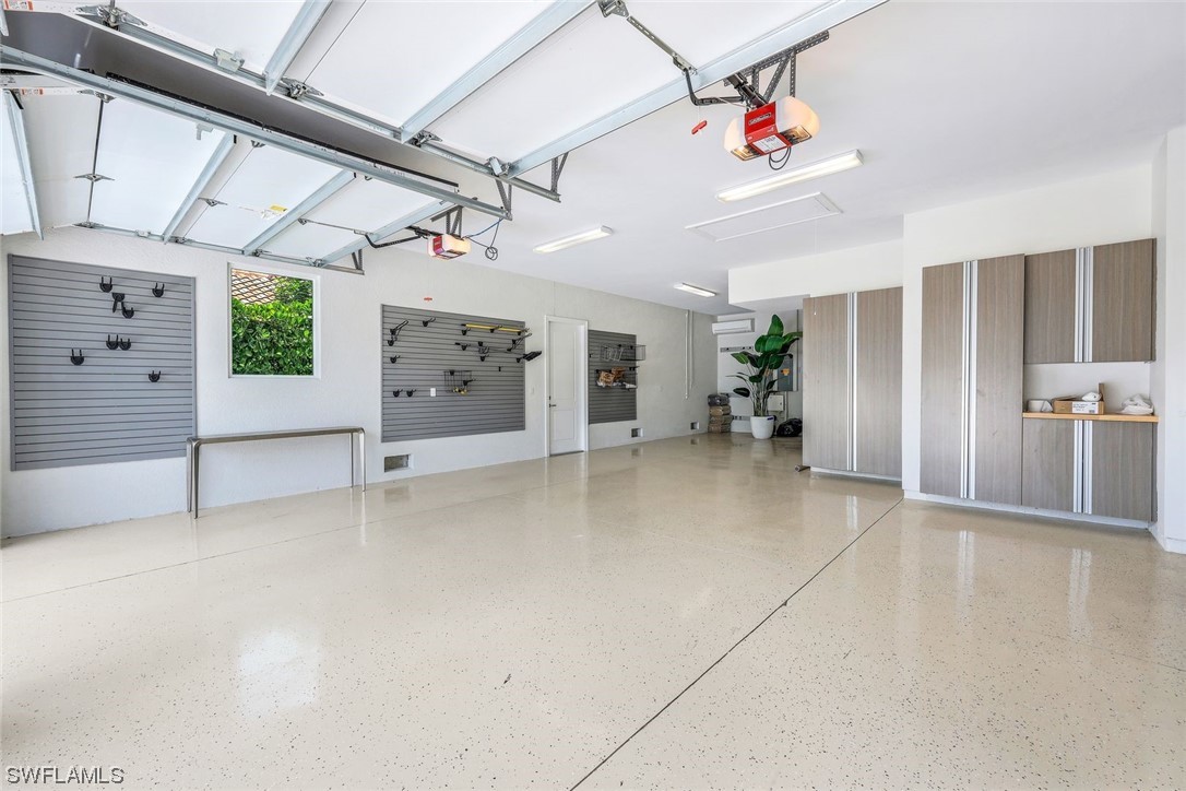569 Neapolitan, Naples, FL 34103