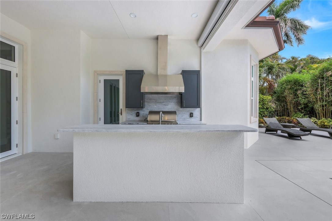 569 Neapolitan, Naples, FL 34103