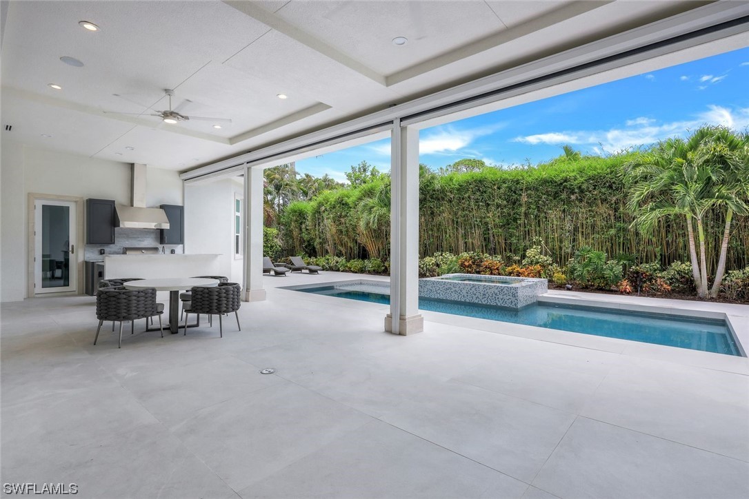 569 Neapolitan, Naples, FL 34103