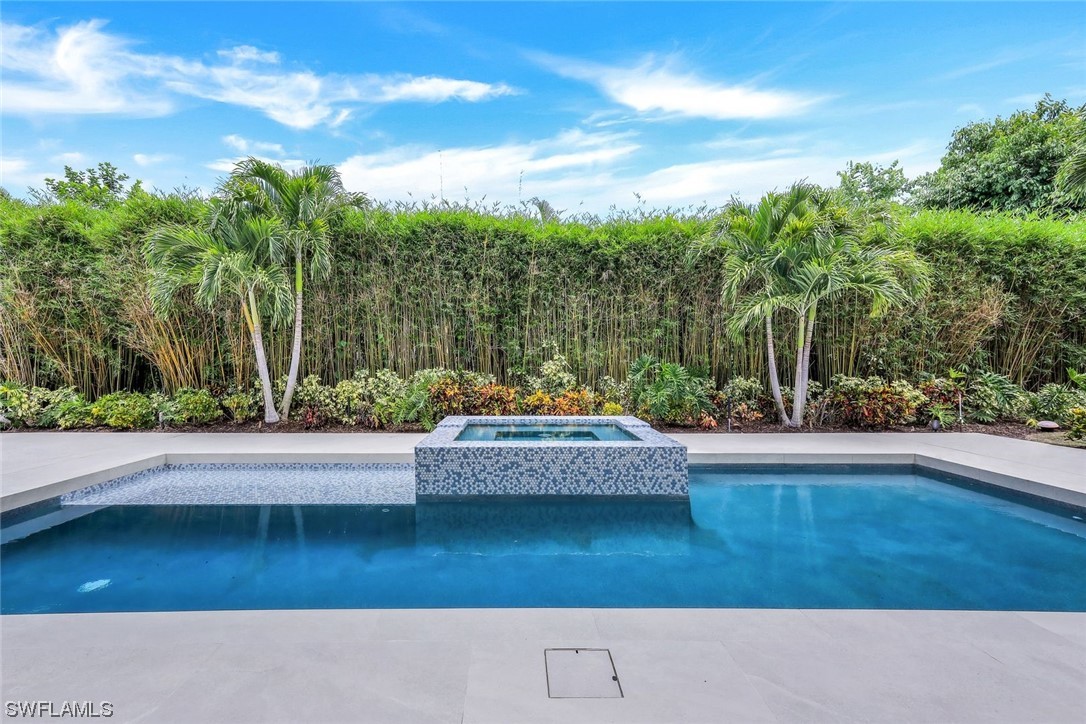 569 Neapolitan, Naples, FL 34103
