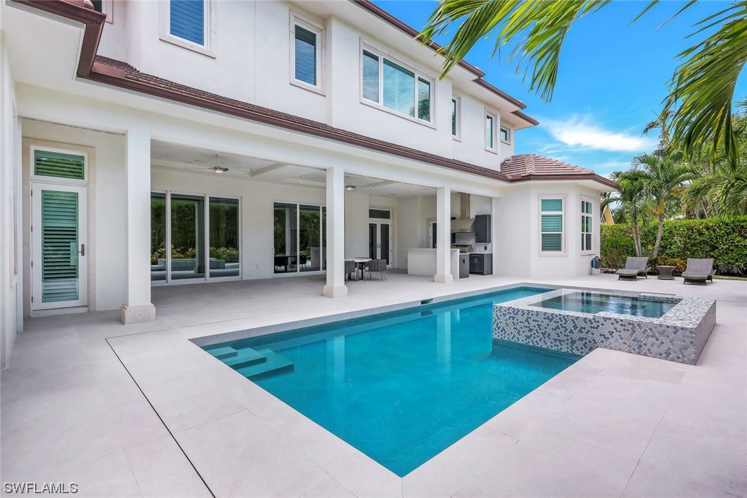569 Neapolitan, Naples, FL 34103