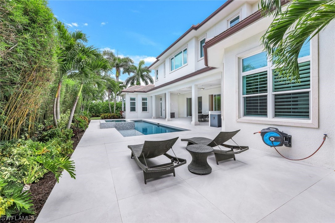 569 Neapolitan, Naples, FL 34103