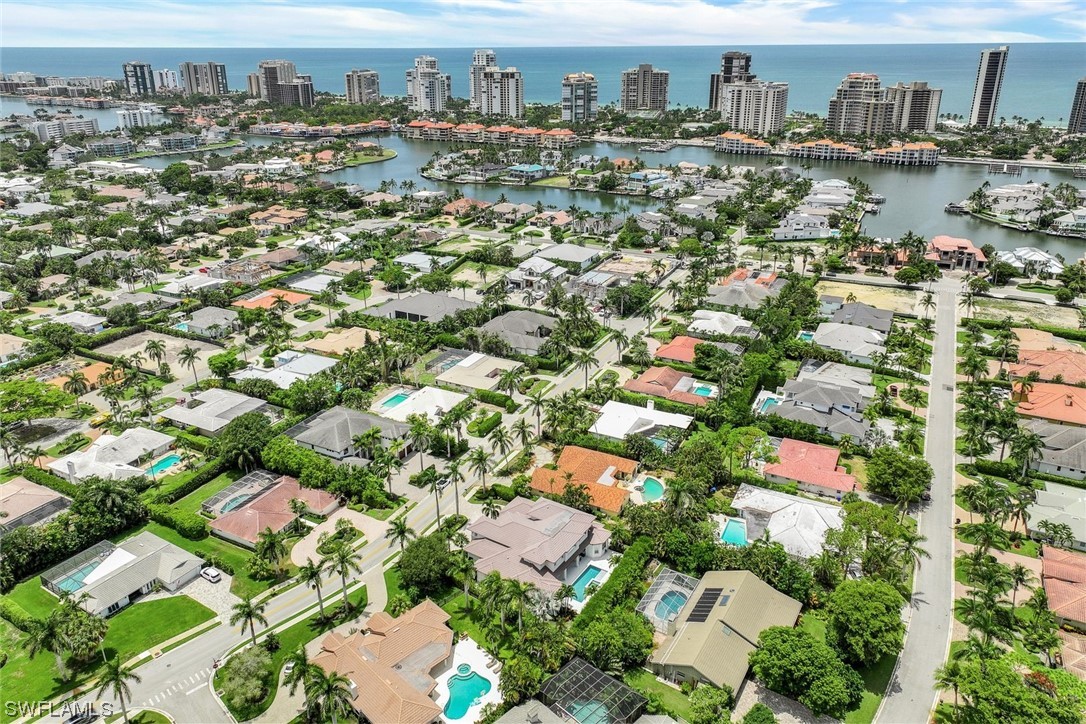 569 Neapolitan, Naples, FL 34103