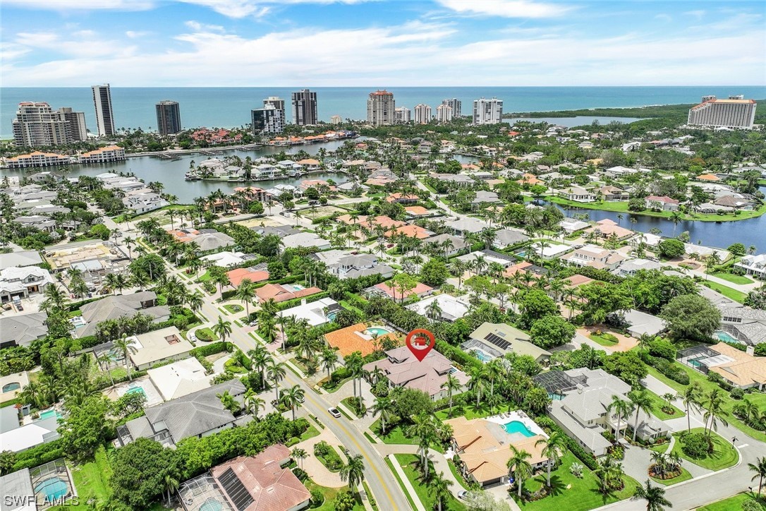 569 Neapolitan, Naples, FL 34103