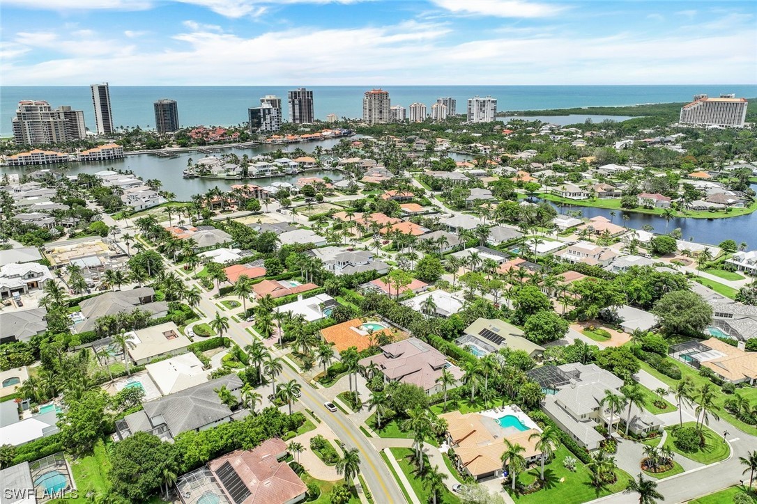 569 Neapolitan, Naples, FL 34103