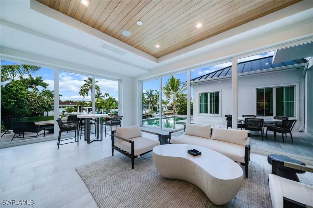 1645 Bonita, Naples, FL 34102