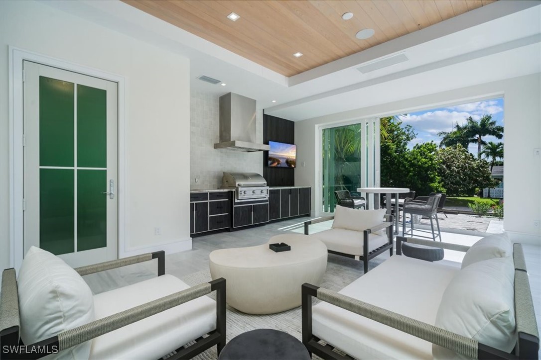 1645 Bonita, Naples, FL 34102