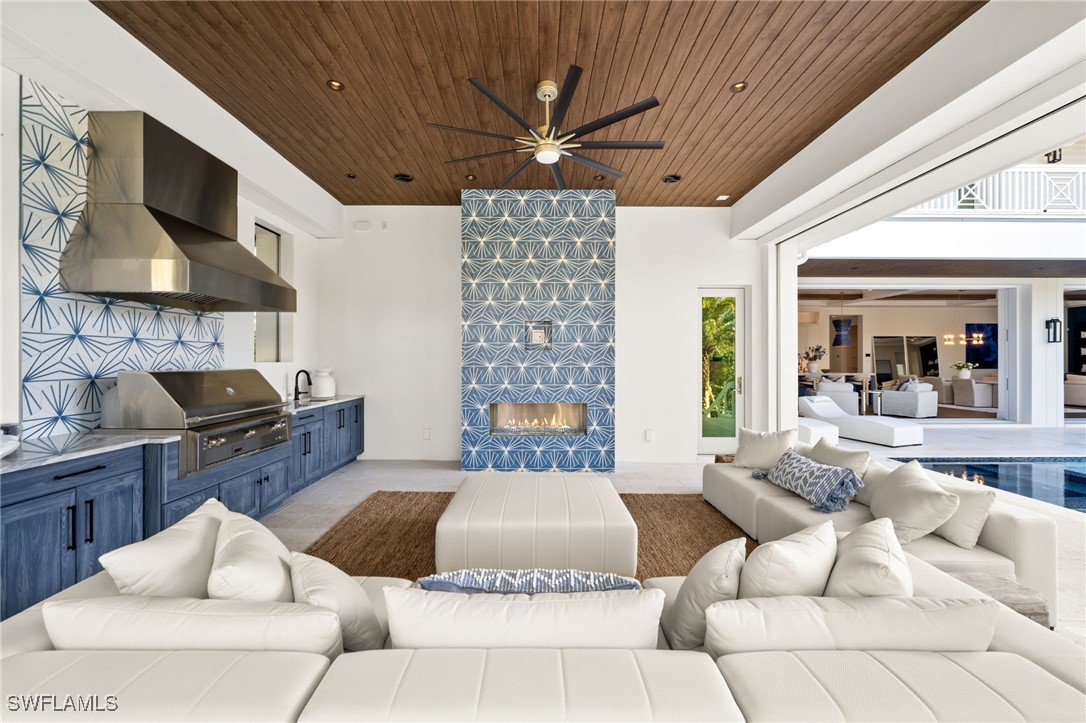 506 Neapolitan, Naples, FL 34103