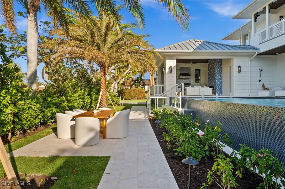 506 Neapolitan, Naples, FL 34103