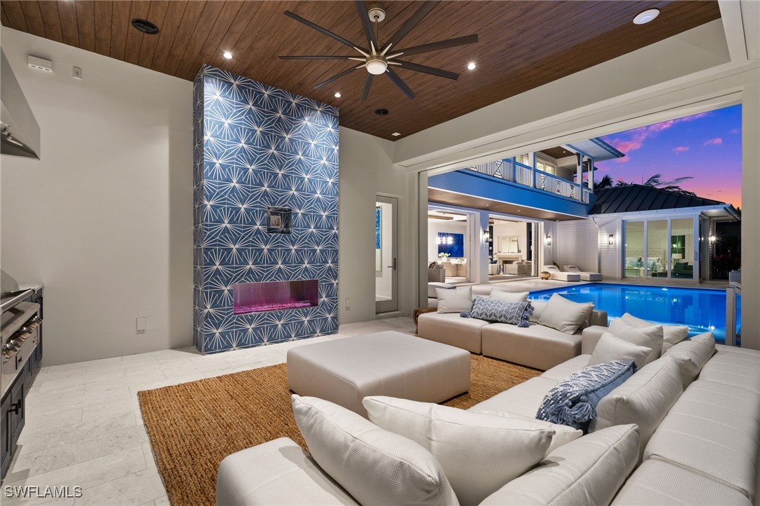 506 Neapolitan, Naples, FL 34103