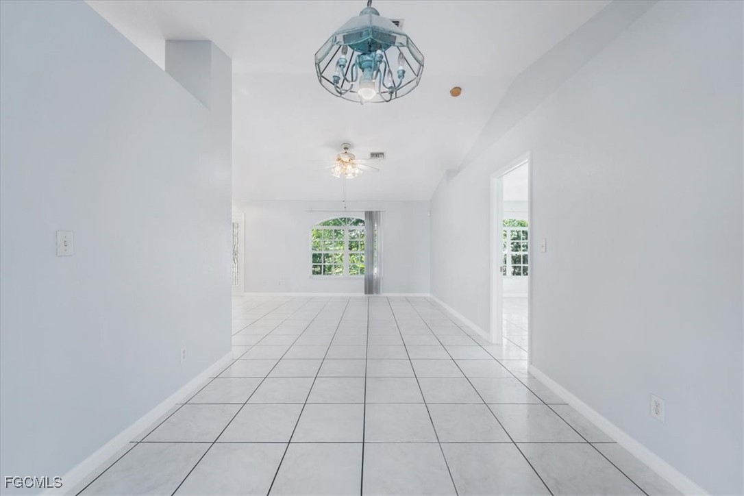 2831 White, Naples, FL 34117