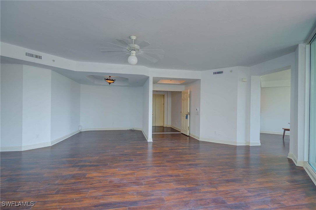 445 Cove Towers Unit 304, Naples, FL 34110