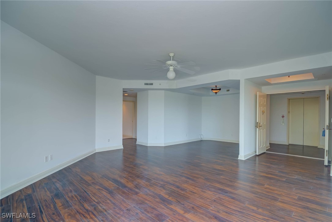 445 Cove Towers Unit 304, Naples, FL 34110