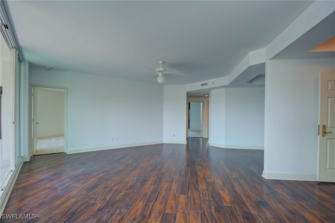 445 Cove Towers Unit 304, Naples, FL 34110
