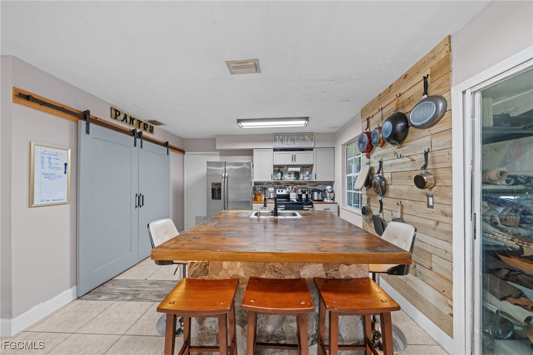 DiningArea