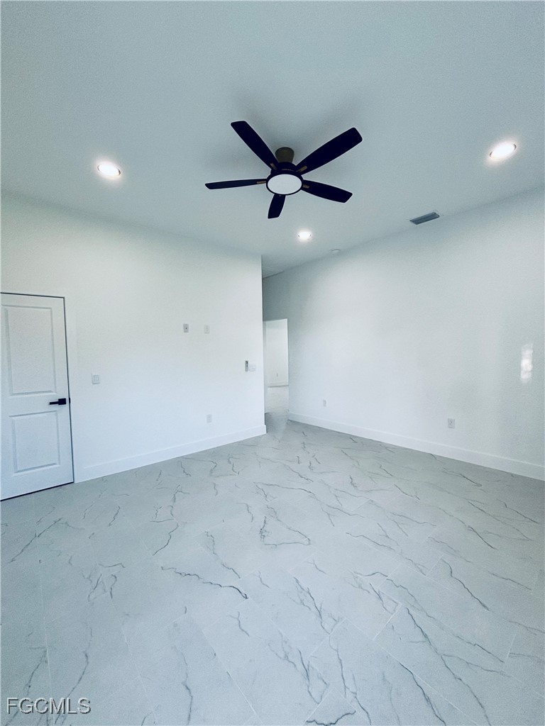 563 Oakshire, Lehigh Acres, FL 33972