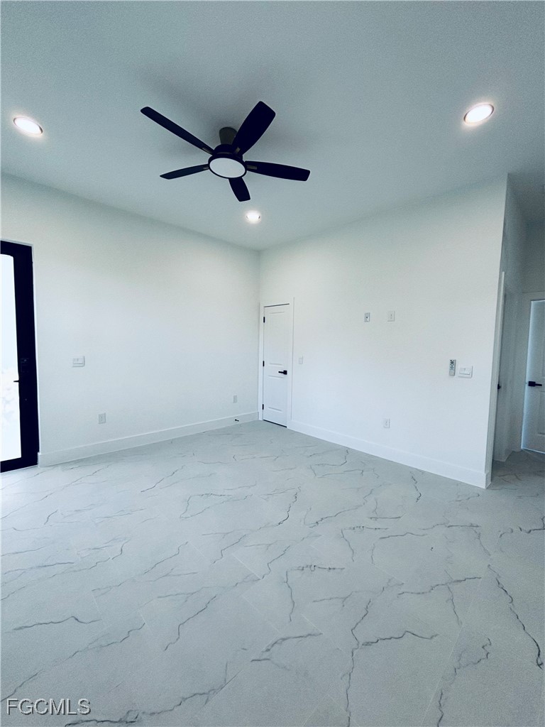563 Oakshire, Lehigh Acres, FL 33972