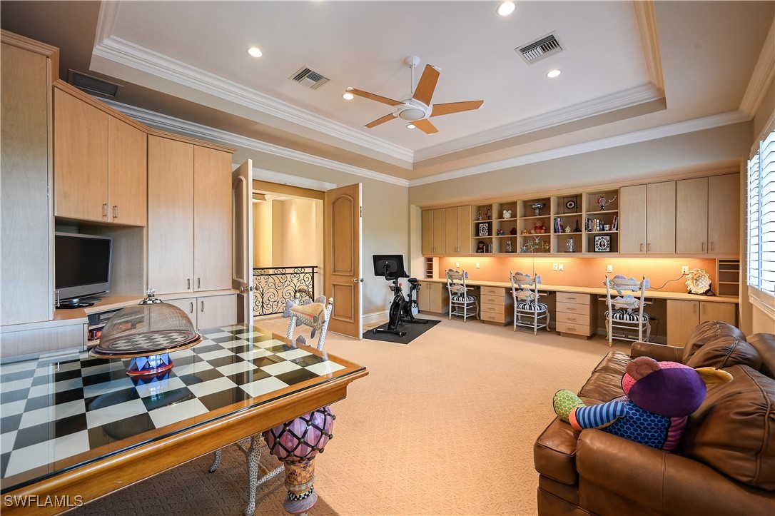 683 Hickory, Naples, FL 34108