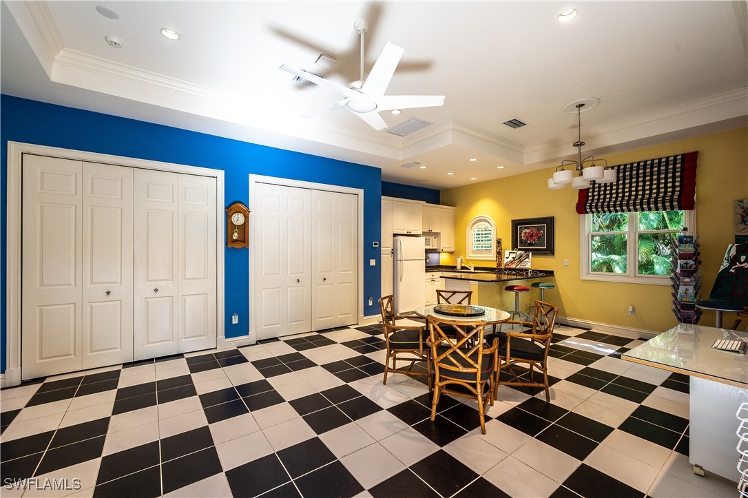 683 Hickory, Naples, FL 34108